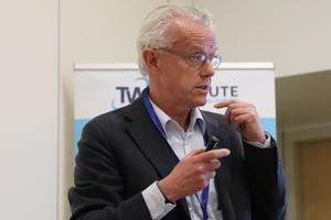 Peter Kabel, expert na efektivitu ve zdravotnictví.